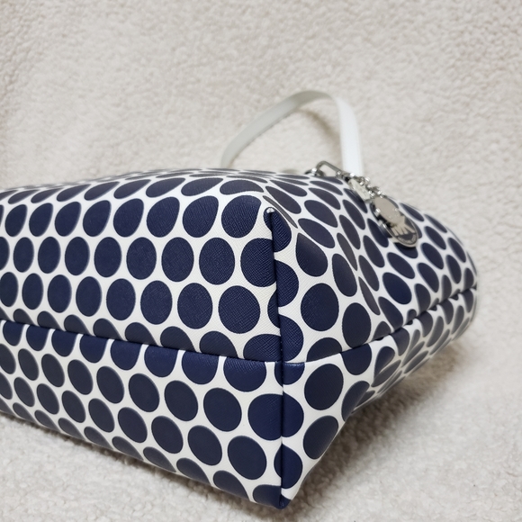 Michael Kors tote - Picture 3 of 11